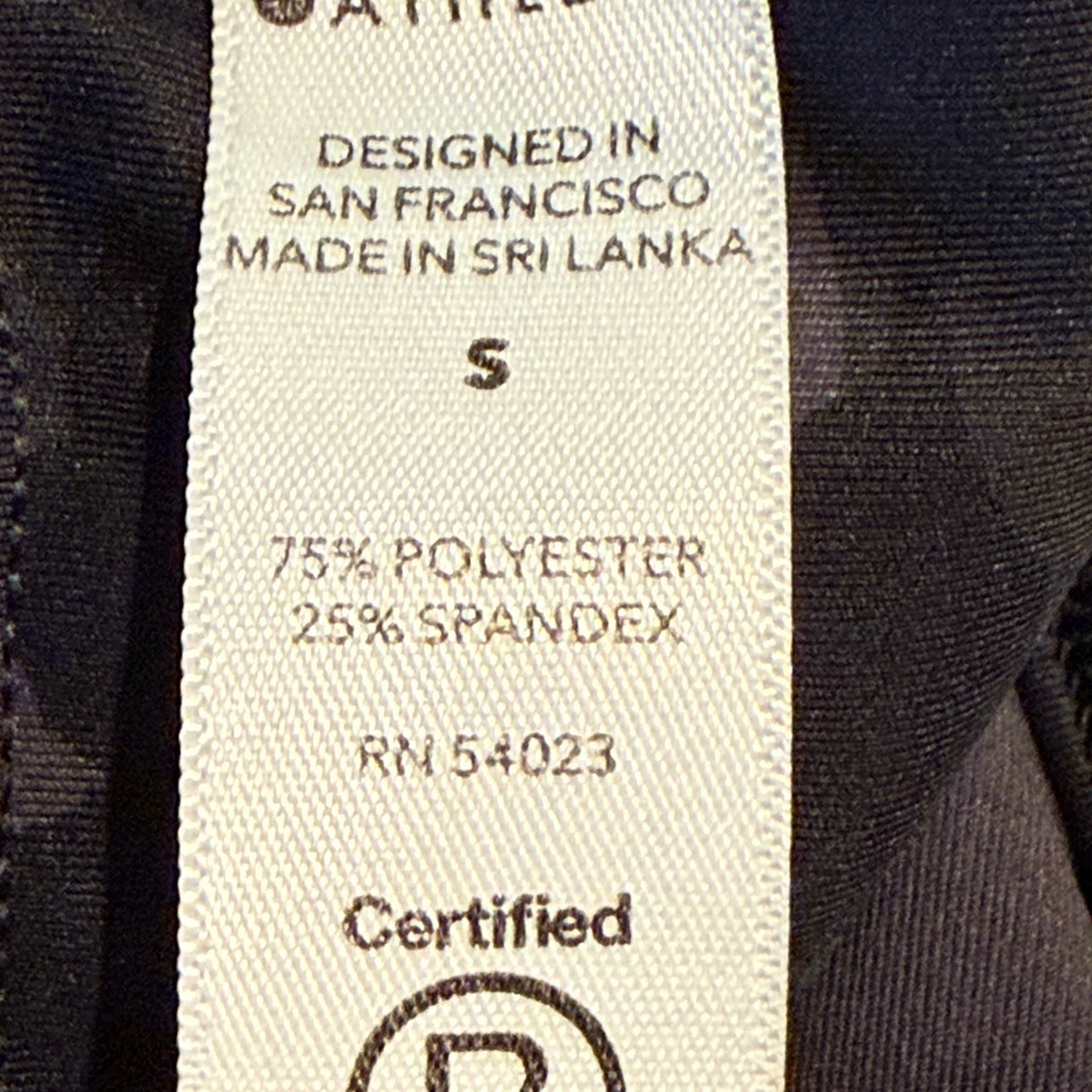 Athleta Black/Gray Camo Ultimate Stash
Pocket Camo 7/8 Tights Size Small - Picture 10 of 11